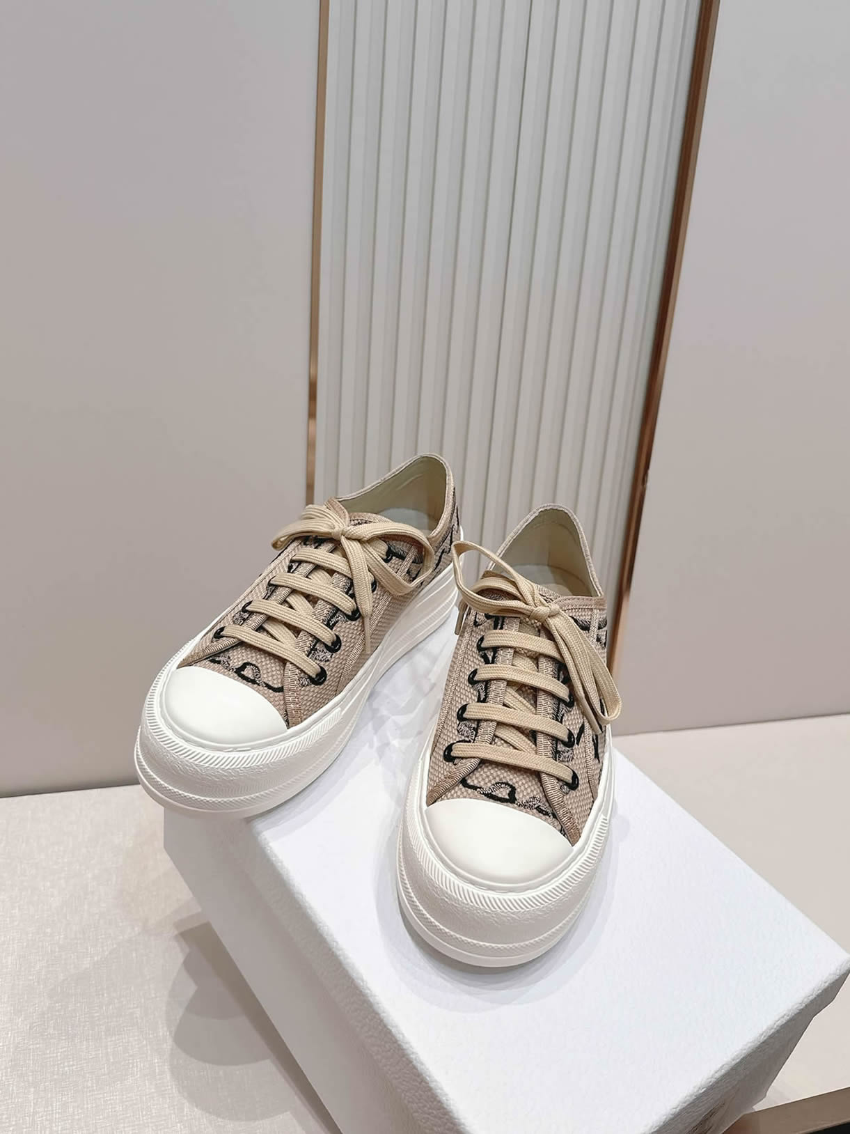 ディオール ロゴグラフィック キャンバス厚底スニーカー ベージュ shoes585 - 画像 (4)