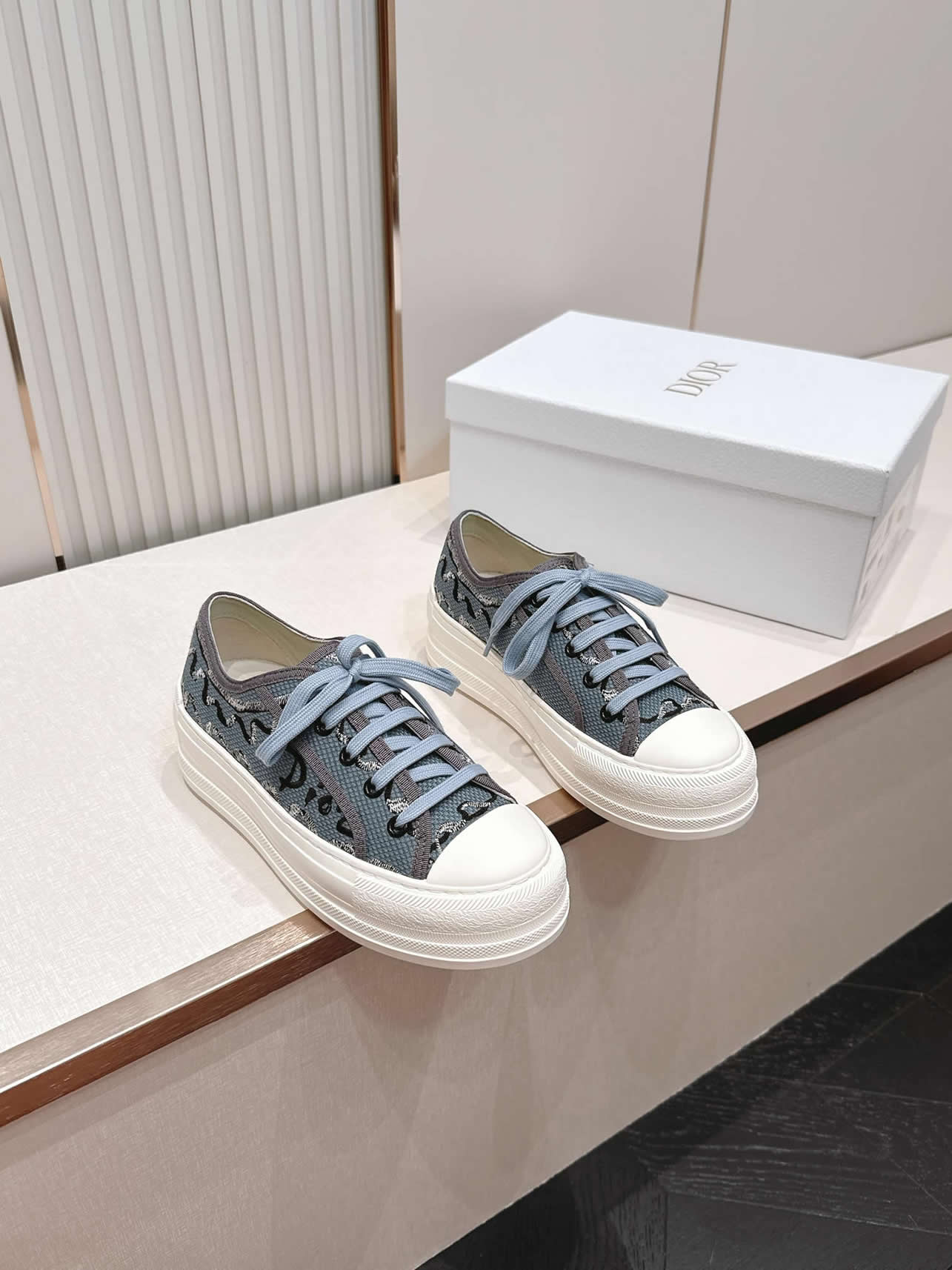 ディオール ロゴグラフィック キャンバス厚底スニーカー ブルー shoes586