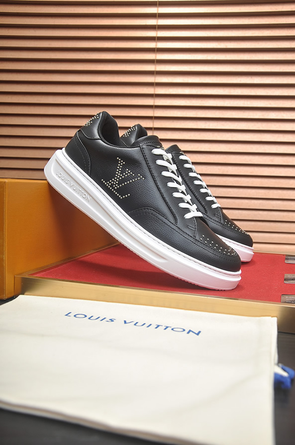 ルイ・ヴィトン スタッズLVロゴ レザー 厚底スニーカー ブラック shoes592 - 画像 (3)