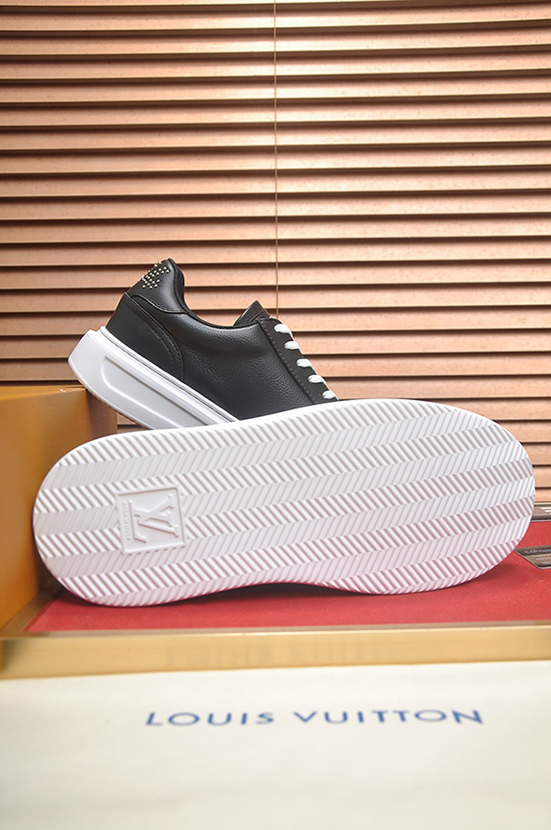 ルイ・ヴィトン スタッズLVロゴ レザー 厚底スニーカー ブラック shoes592 - 画像 (7)