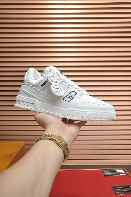 ルイ・ヴィトン スタッズタグ装飾 レザー 厚底スニーカー ホワイト shoes603