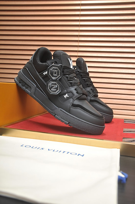 ルイ・ヴィトン スタッズタグ装飾 レザー 厚底スニーカー ブラック shoes604 - 画像 (3)