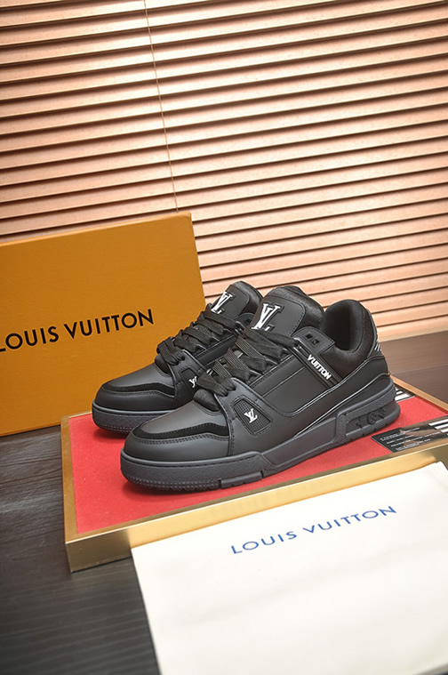 ルイ・ヴィトン スタッズタグ装飾 レザー 厚底スニーカー ブラック shoes604 - 画像 (4)