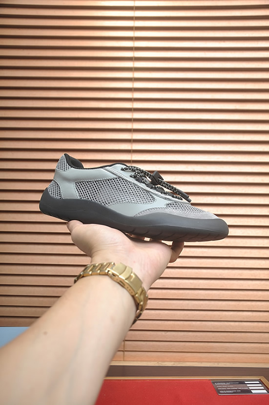 プラダ メッシュ&レザー ドローストリング スニーカー グレー shoes608