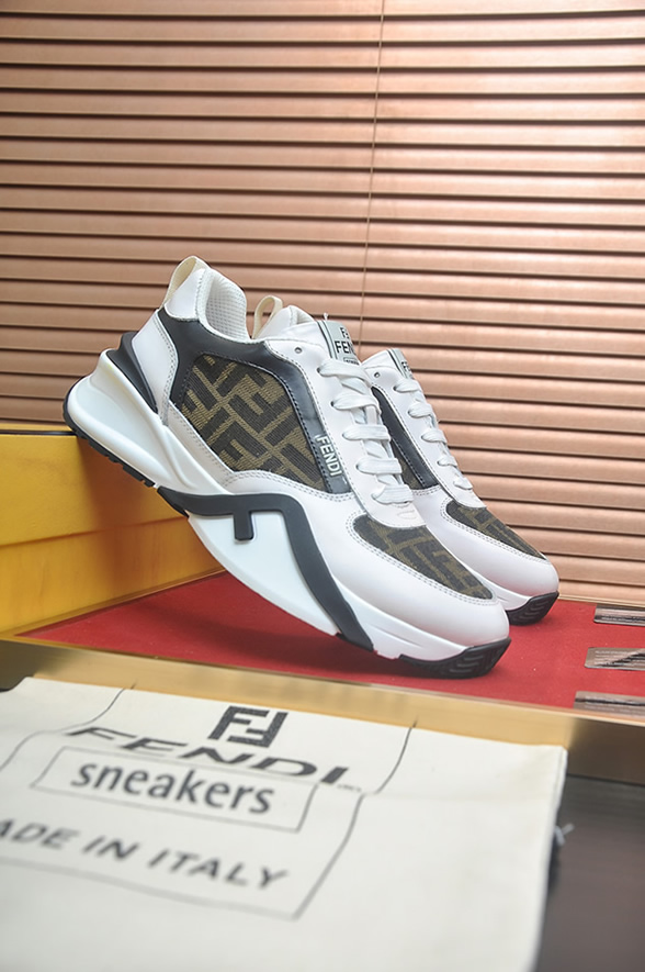 フェンディ FFズッカ柄 レザー スニーカー ホワイト/ブラウン shoes611 - 画像 (3)
