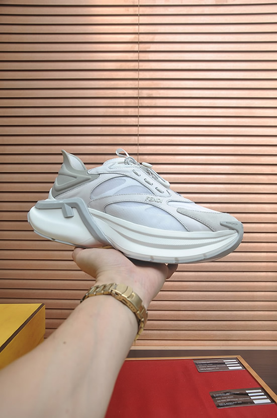 フェンディ テクニカル メッシュ&レザー スニーカー ホワイト/グレー shoes615