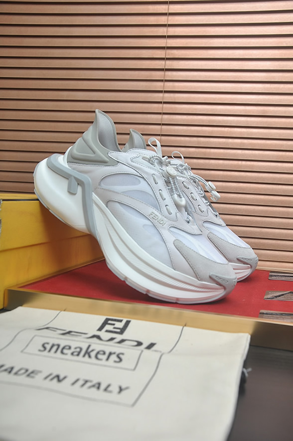 フェンディ テクニカル メッシュ&レザー スニーカー ホワイト/グレー shoes615 - 画像 (3)
