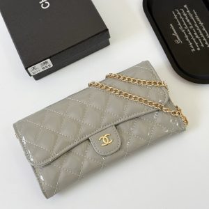 シャネル クラシック フラップ ウォレット パテント シルバーグレー chgB511