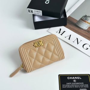 ボーイ シャネル ジップ コインパース キャビアスキン ベージュ ゴールド金具 A80602