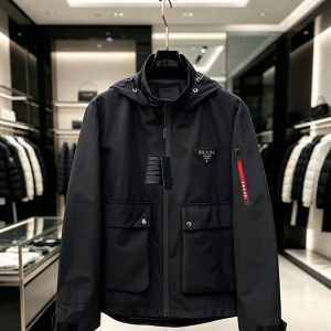 プラダ リネア・ロッサ フード付き テクニカル ジャケット ブルゾン ブラック FS552