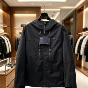 プラダ Re-Nylon フード付き テクニカル ジャケット ブルゾン ブラック FS555