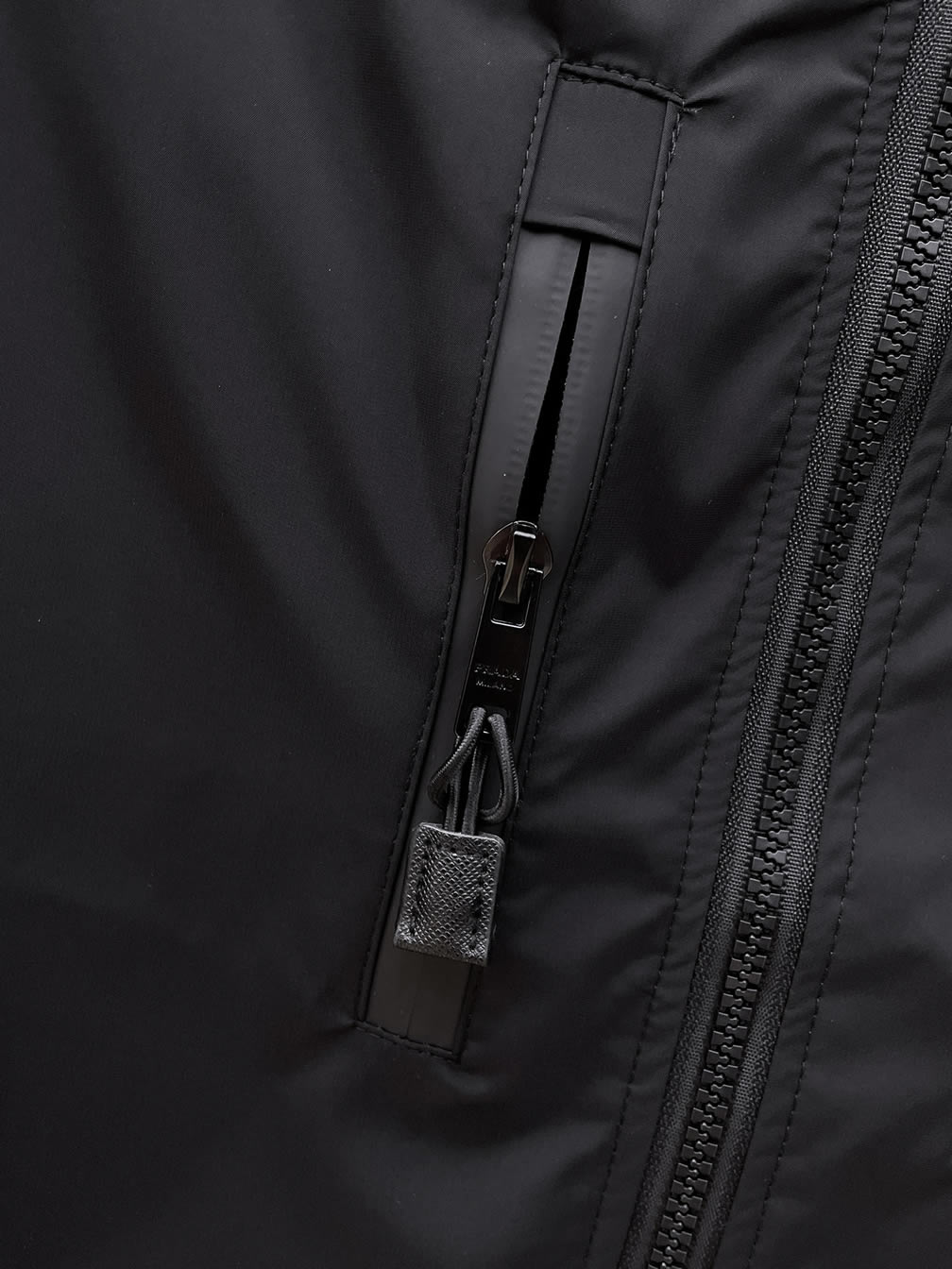 プラダ Re-Nylon フード付き テクニカル ジャケット ブルゾン ブラック FS555 - 画像 (6)