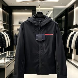 プラダ リネア・ロッサ フード付き テクニカル ジャケット ブルゾン ブラック FS556