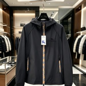 バーバリー ヴィンテージチェックトリム フード付き ナイロン ジャケット ブルゾン FS559