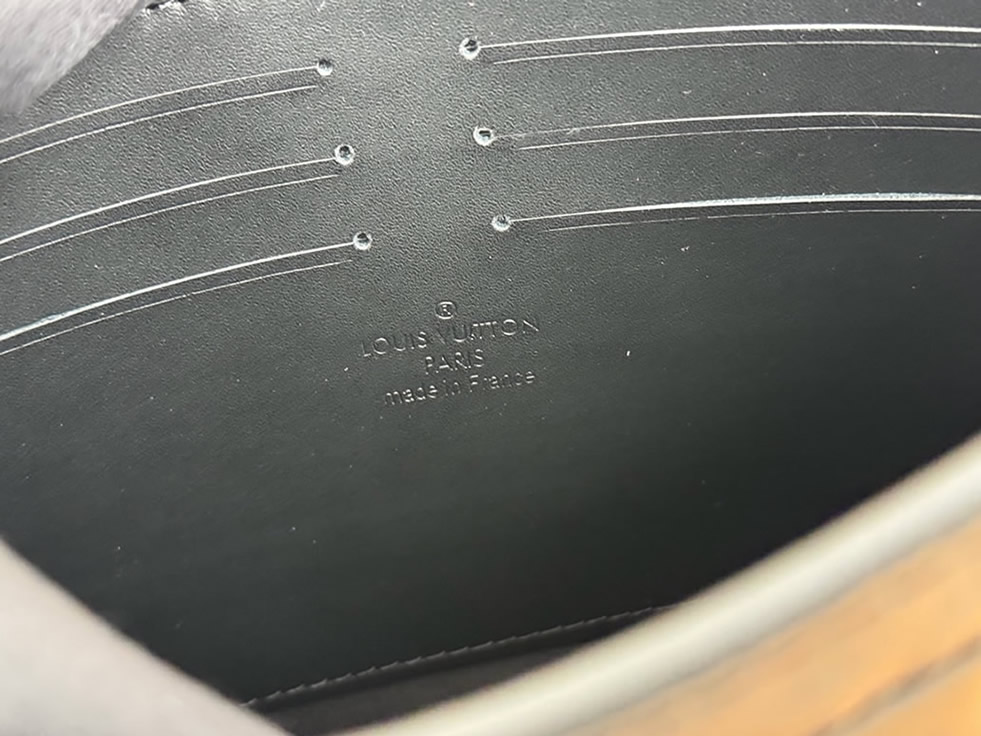 ルイ・ヴィトン モノグラム・シャドウ ポシェット・ヴォワヤージュ MM クラッチバッグ ノワール M61692 - 画像 (9)
