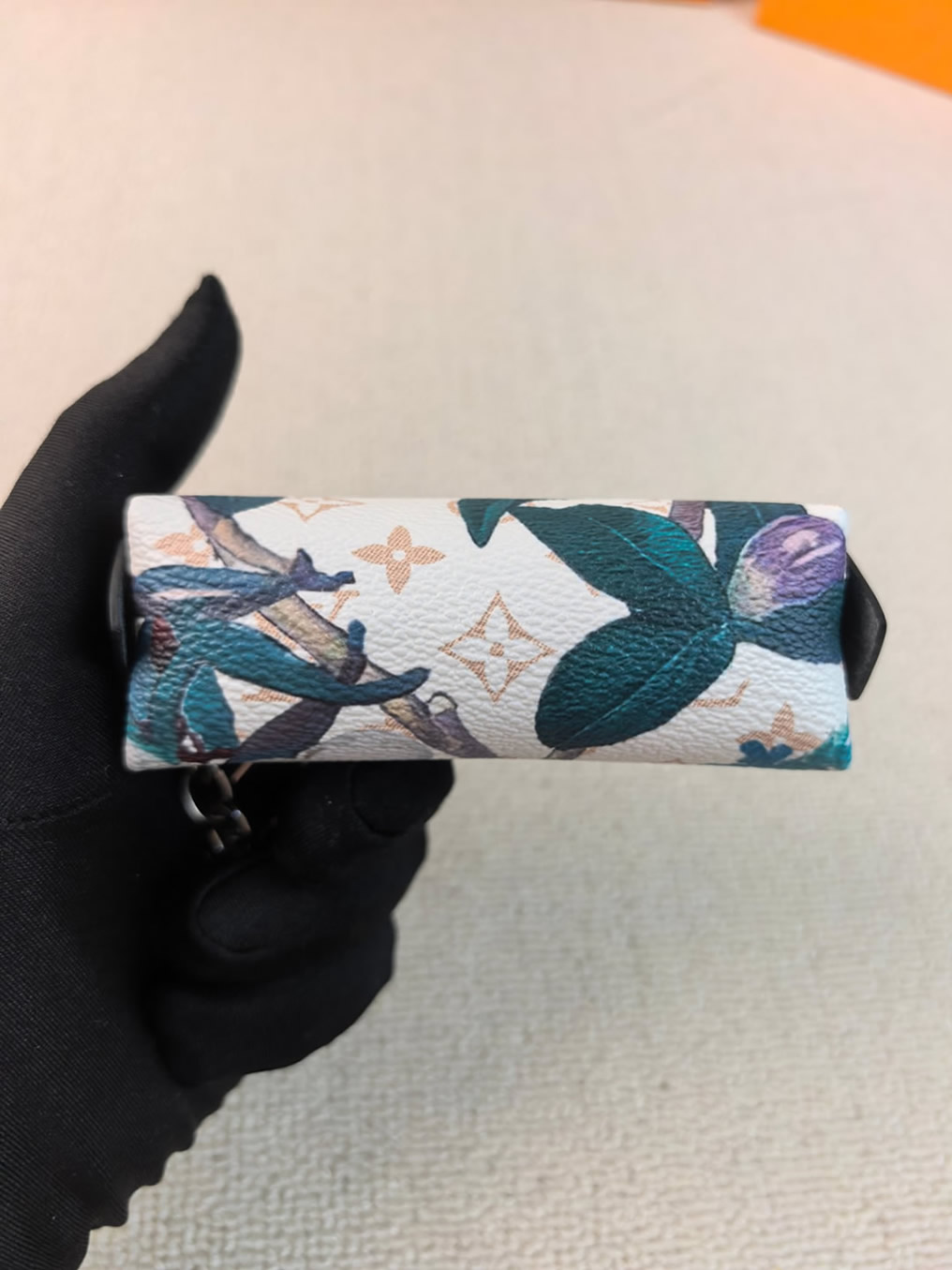 ルイ・ヴィトン モノグラム マイクロ・ポシェット・アクセソワール ポーチ ホワイト マルチカラー M25694 - 画像 (4)