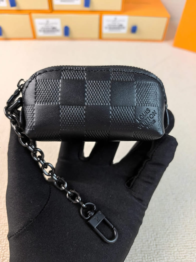 ルイ・ヴィトン ダミエ・グラフィット マイクロ・ポシェット・アクセソワール ポーチ ダミエ・グラフィット M25694