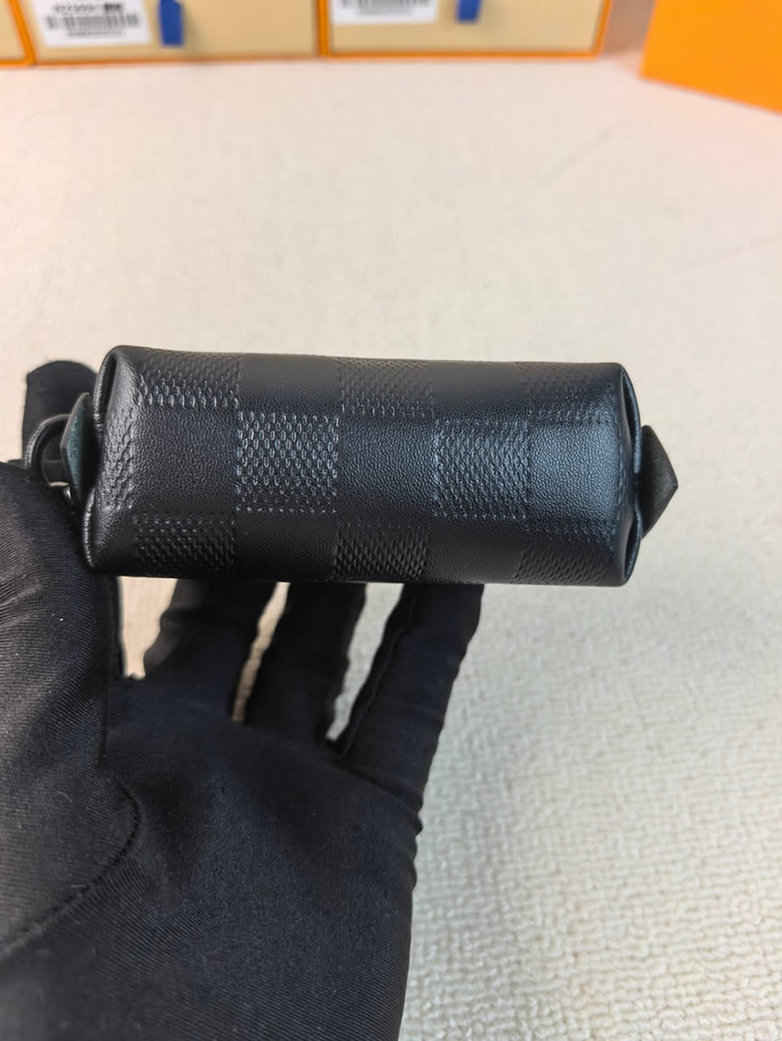ルイ・ヴィトン ダミエ・グラフィット マイクロ・ポシェット・アクセソワール ポーチ ダミエ・グラフィット M25694 - 画像 (3)