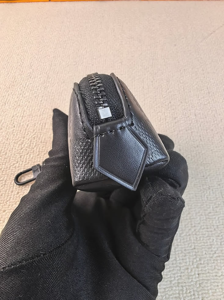 ルイ・ヴィトン ダミエ・グラフィット マイクロ・ポシェット・アクセソワール ポーチ ダミエ・グラフィット M25694 - 画像 (4)
