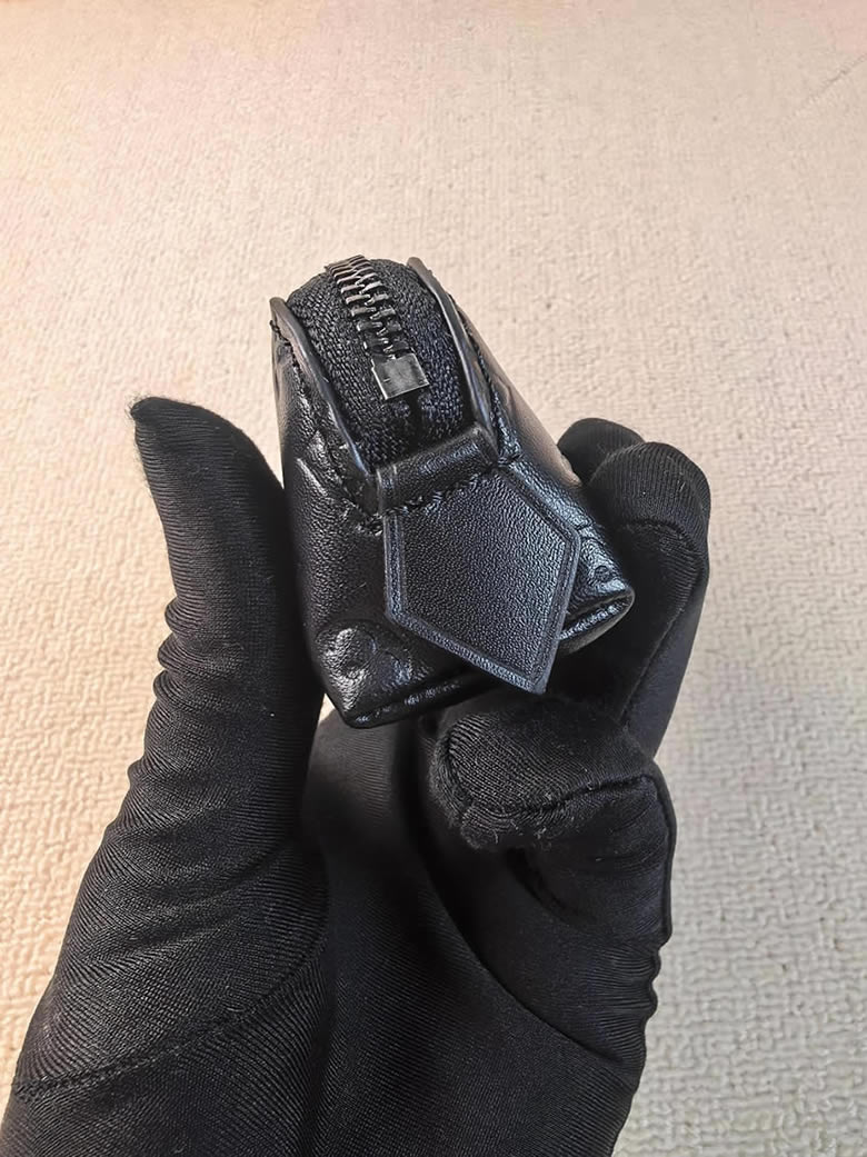 ルイ・ヴィトン モノグラム・アンプラント マイクロ・ポシェット・アクセソワール ポーチ ノワール M25694 - 画像 (4)