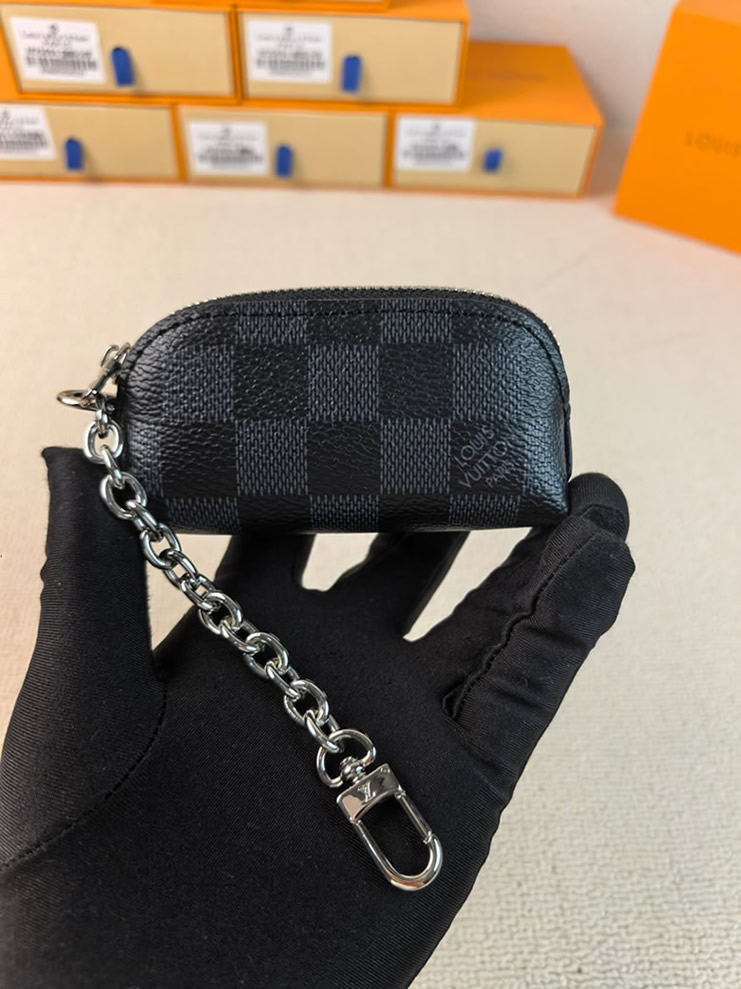 ルイ・ヴィトン ダミエ・グラフィット マイクロ・ポシェット・アクセソワール ポーチ シルバー金具 M25694