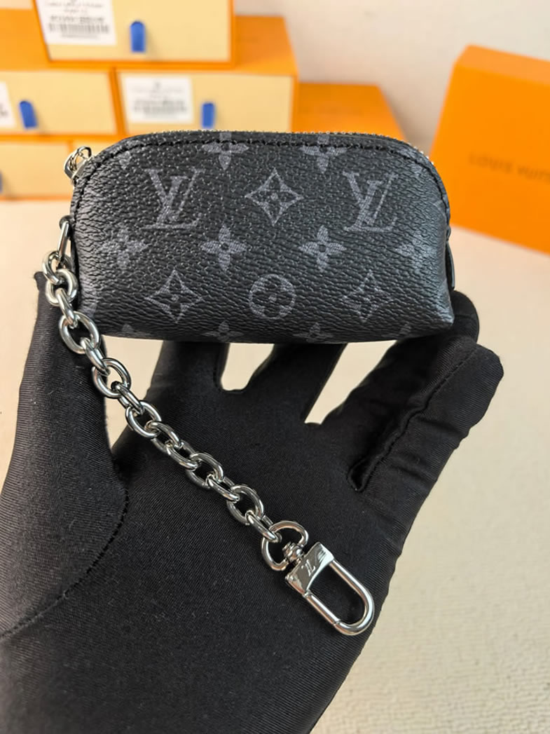 ルイ・ヴィトン モノグラム・エクリプス マイクロ・ポシェット・アクセソワール ポーチ シルバー金具 M25694