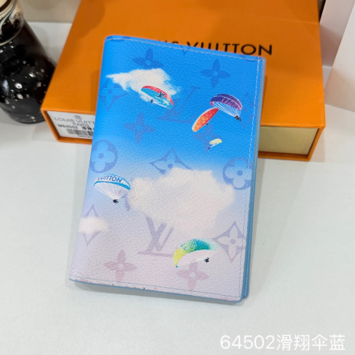 ルイ・ヴィトン モノグラム クーヴェルテュール・パスポール NM パスポートカバー ブルー M64502