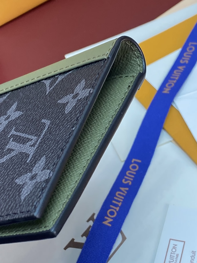 ルイ・ヴィトン モノグラム・エクリプス クーヴェルテュール・パスポール パスポートカバー カーキ M28640 - 画像 (10)