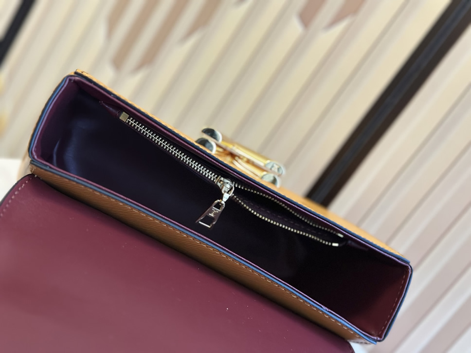 ルイ・ヴィトン エピ ツイスト MM ショルダーバッグ キャメル M50385 - 画像 (9)