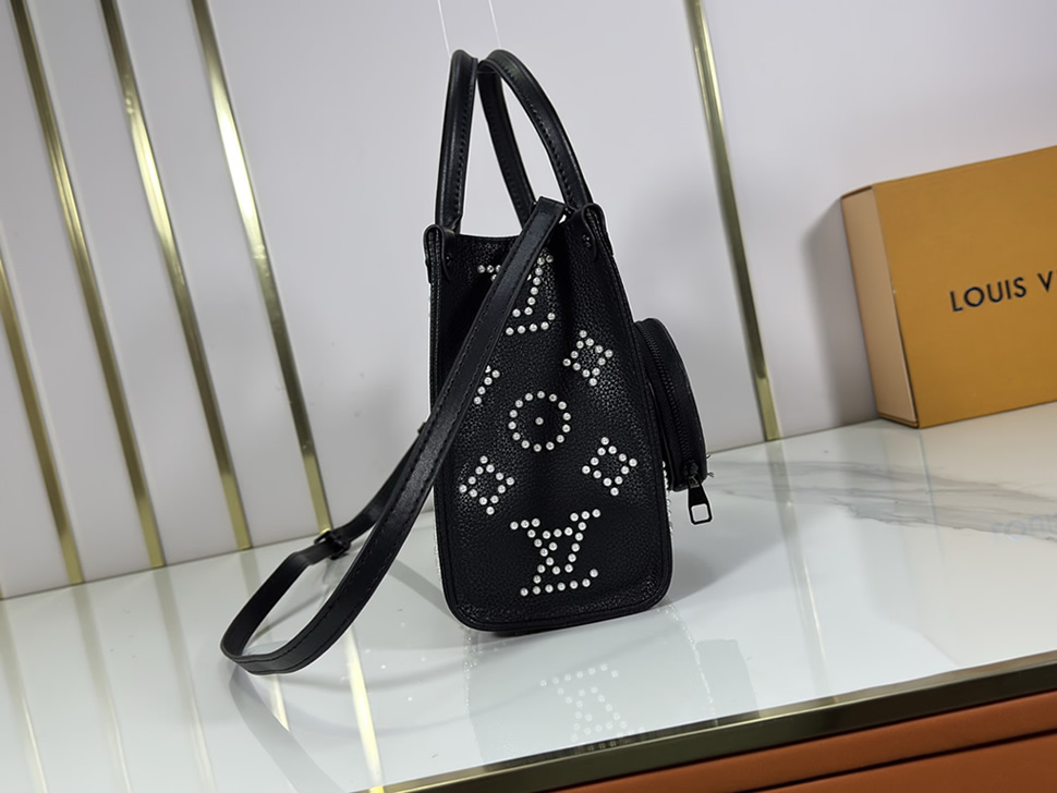 ルイ・ヴィトン オンザゴー MM 2WAY トートバッグ パール刺繍 ポーチ付き ブラック M47373 - 画像 (3)