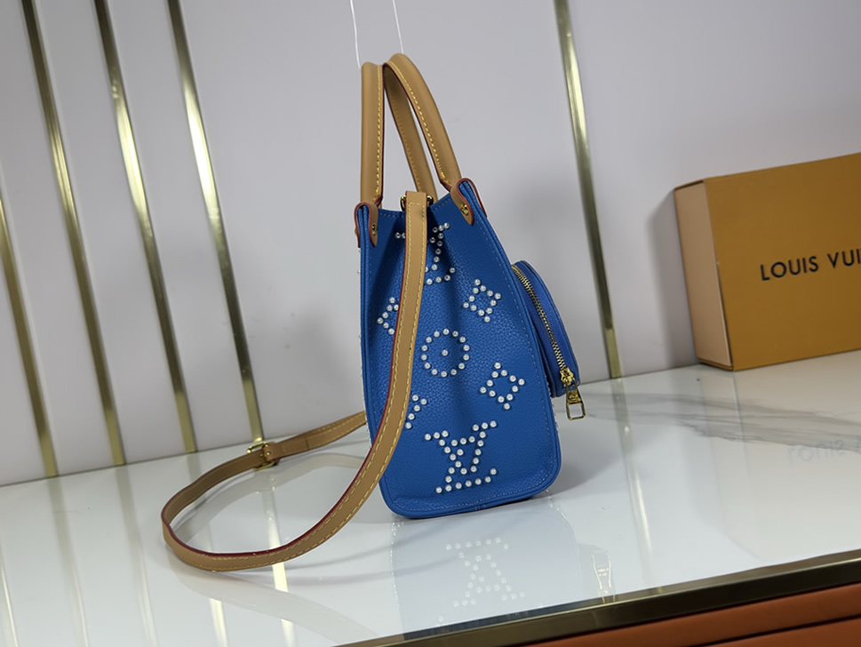 ルイ・ヴィトン オンザゴー MM 2WAY トートバッグ パール刺繍 ポーチ付き ブルー M47373 - 画像 (3)