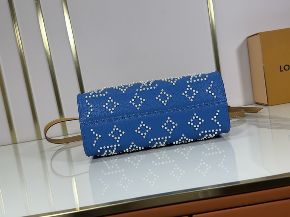 ルイ・ヴィトン オンザゴー MM 2WAY トートバッグ パール刺繍 ポーチ付き ブルー M47373 - 画像 (5)