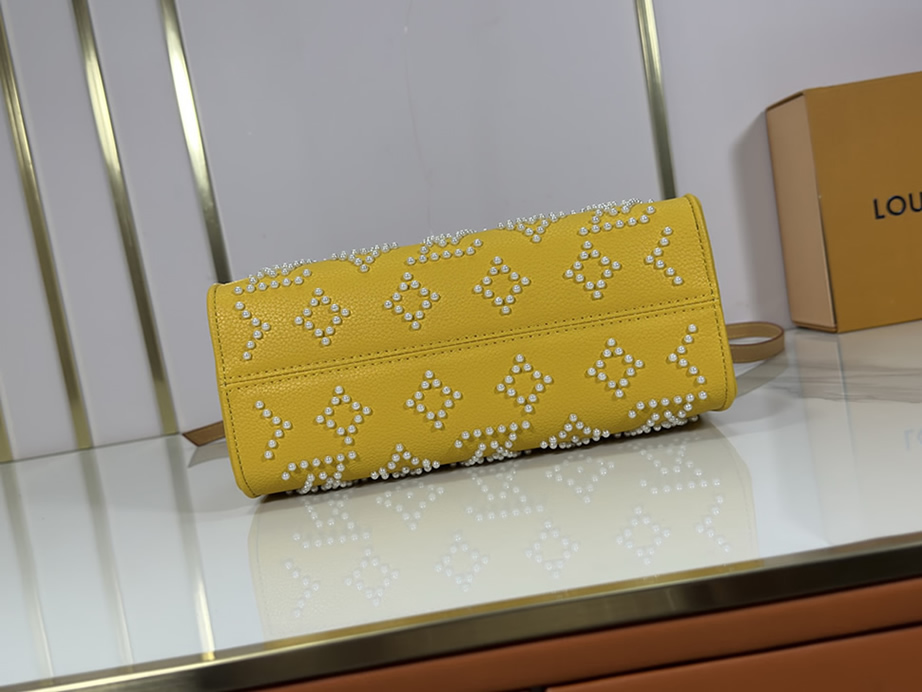 ルイ・ヴィトン オンザゴー MM 2WAY トートバッグ パール刺繍 ポーチ付き イエロー M47373 - 画像 (5)
