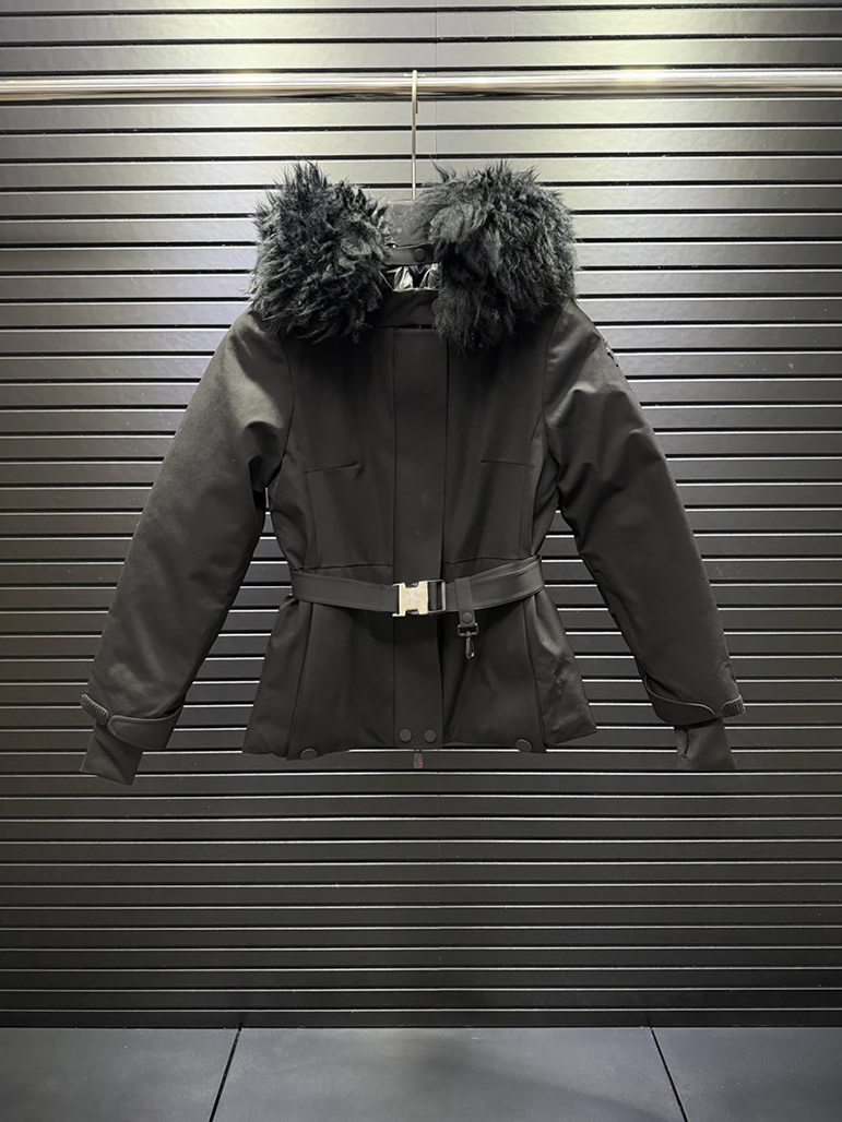 モンクレール レディース ファー付き ベルトダウンジャケット ブラック moncler023