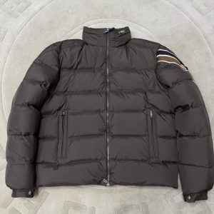 モンクレール スリーブストライプ スタンドカラー ダウンジャケット ダークブラウン moncler024