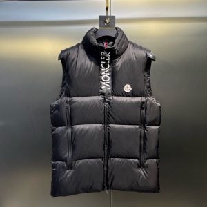 モンクレール スタンドカラー ロゴレタリング ダウンベスト ブラック moncler032