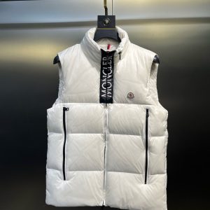モンクレール スタンドカラー ロゴレタリング ダウンベスト ホワイト moncler033