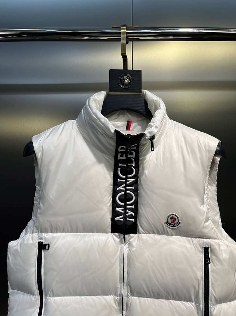 モンクレール スタンドカラー ロゴレタリング ダウンベスト ホワイト moncler033 - 画像 (2)