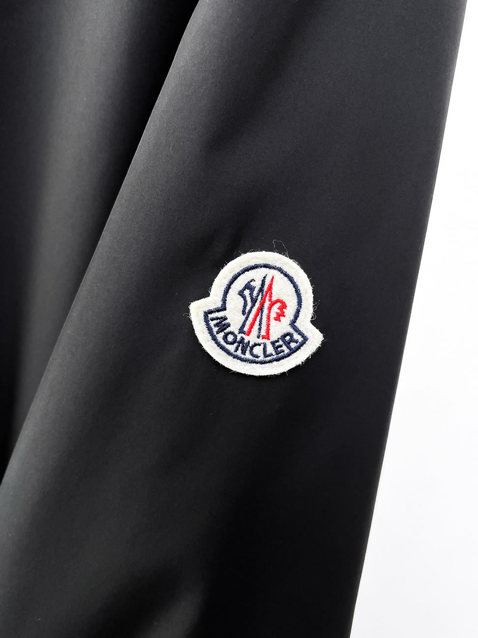 モンクレール ロゴワッペン付き フーデッド ジップアップジャケット ブラック moncler036 - 画像 (7)