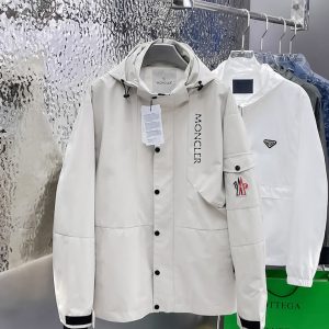モンクレール ロゴプリント フーデッド ジップアップジャケット ホワイト FS656