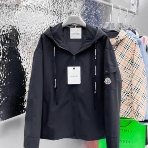 モンクレール ロゴドローコード フーデッド ジップアップジャケット ブラック FS660