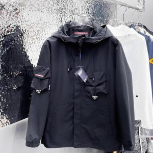 プラダ トライアングルロゴ マルチポケット フーデッド ジップアップジャケット ブラック FS667