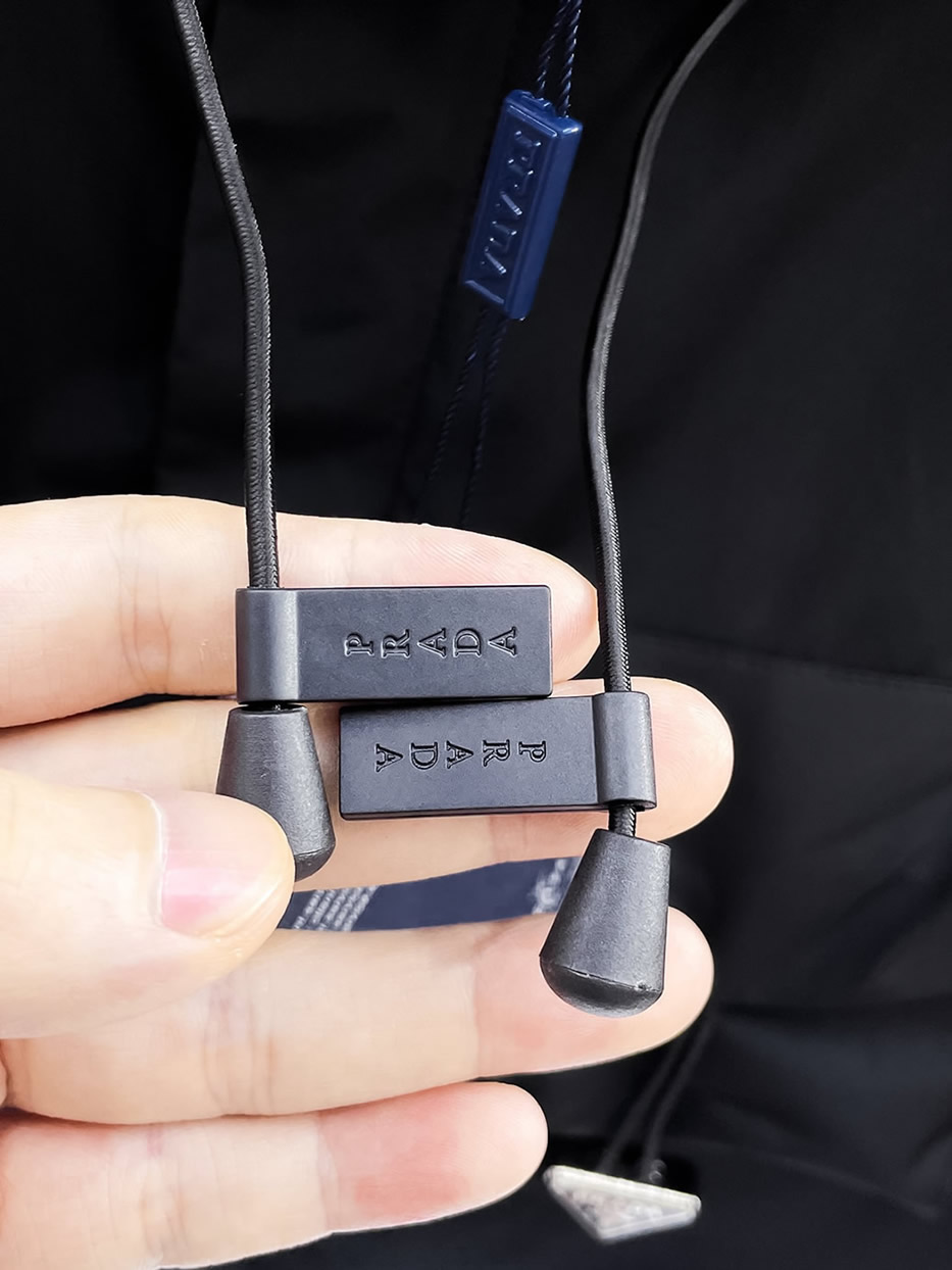 プラダ トライアングルロゴ マルチポケット フーデッド ジップアップジャケット ブラック FS667 - 画像 (9)