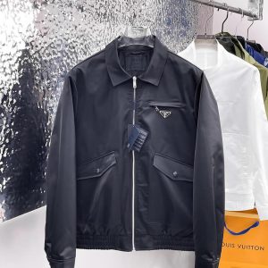 プラダ トライアングルロゴ 襟付き ジップアップブルゾン ブラック FS676