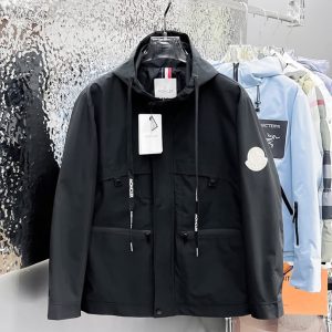 モンクレール ロゴドローコード フーデッド ジップアップジャケット ブラック FS683