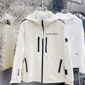 モンクレール GORE-TEX ロゴ フーデッド ジップアップジャケット ホワイト FS684