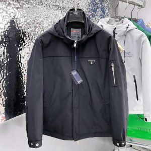 プラダ トライアングルロゴ フーデッド ジップアップブルゾン ブラック FS698
